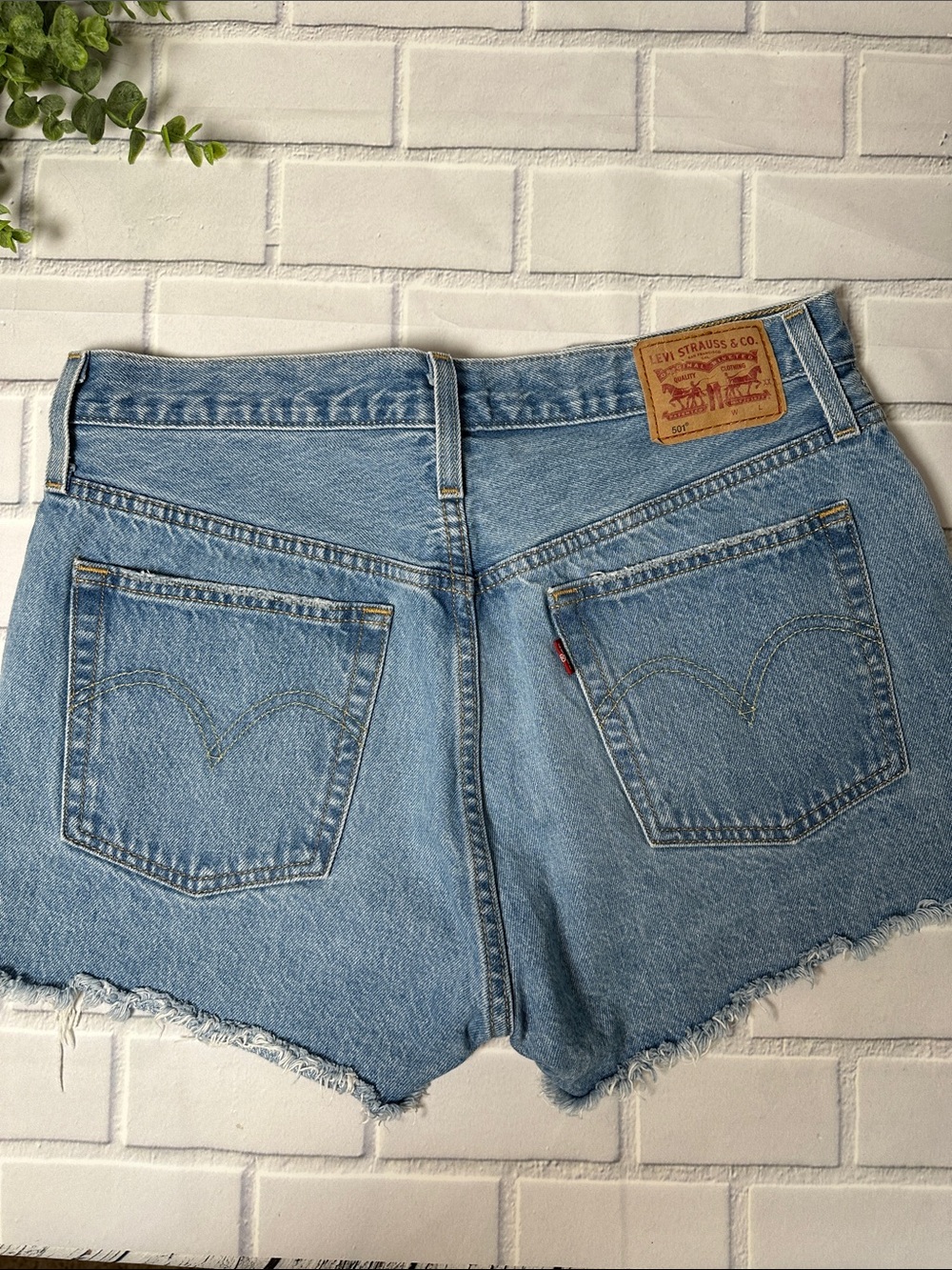 Levi's Light Wash Frayed Hem Denim Cutoff Shorts Sz 30